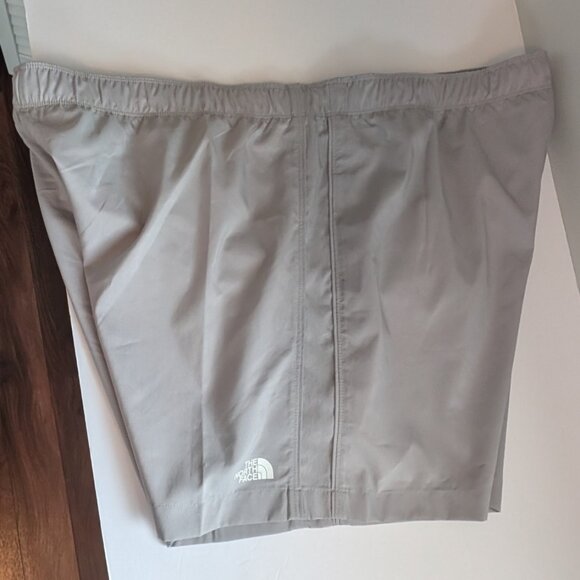 The North Face Men's Elevation Short Size XXL circular design - Picture 3 of 6